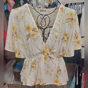 Red Leaf Brand floral Top Size Small